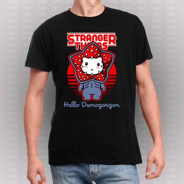 Camiseta-Stranger-Things-hello-kitty-Demogorgon