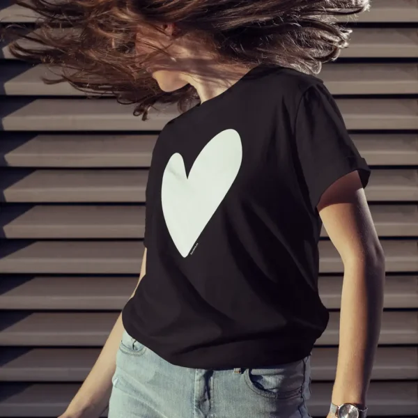 Camiseta corazón edición San Valentín - Imagen 2