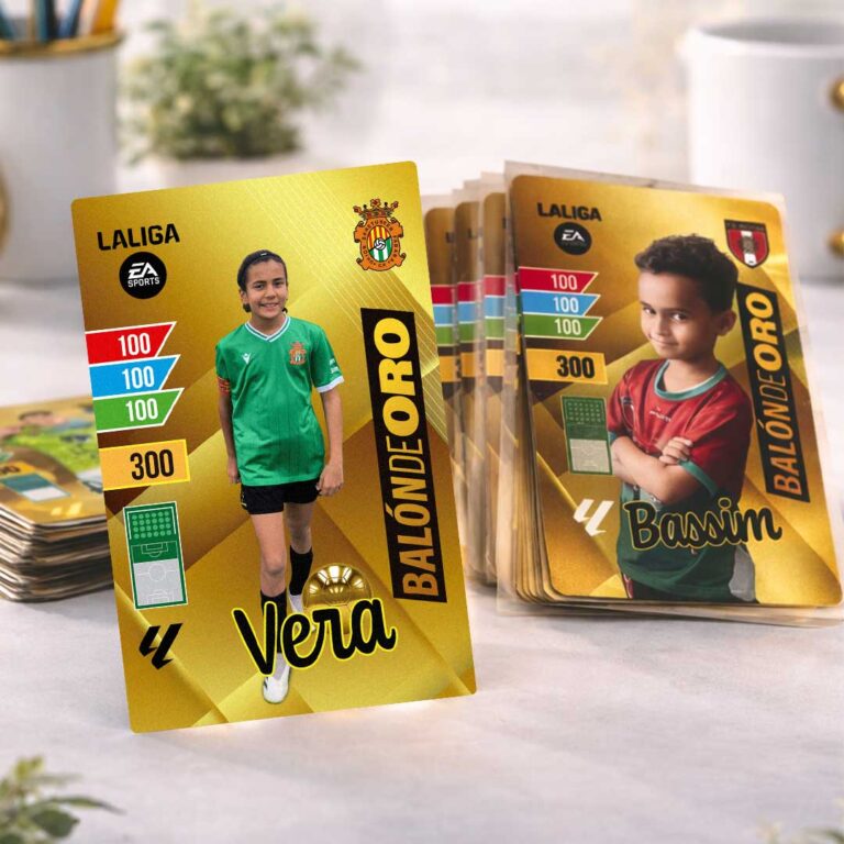 Cromos de fútbol personalizados en aluminio con foto, nombre y escudo del club