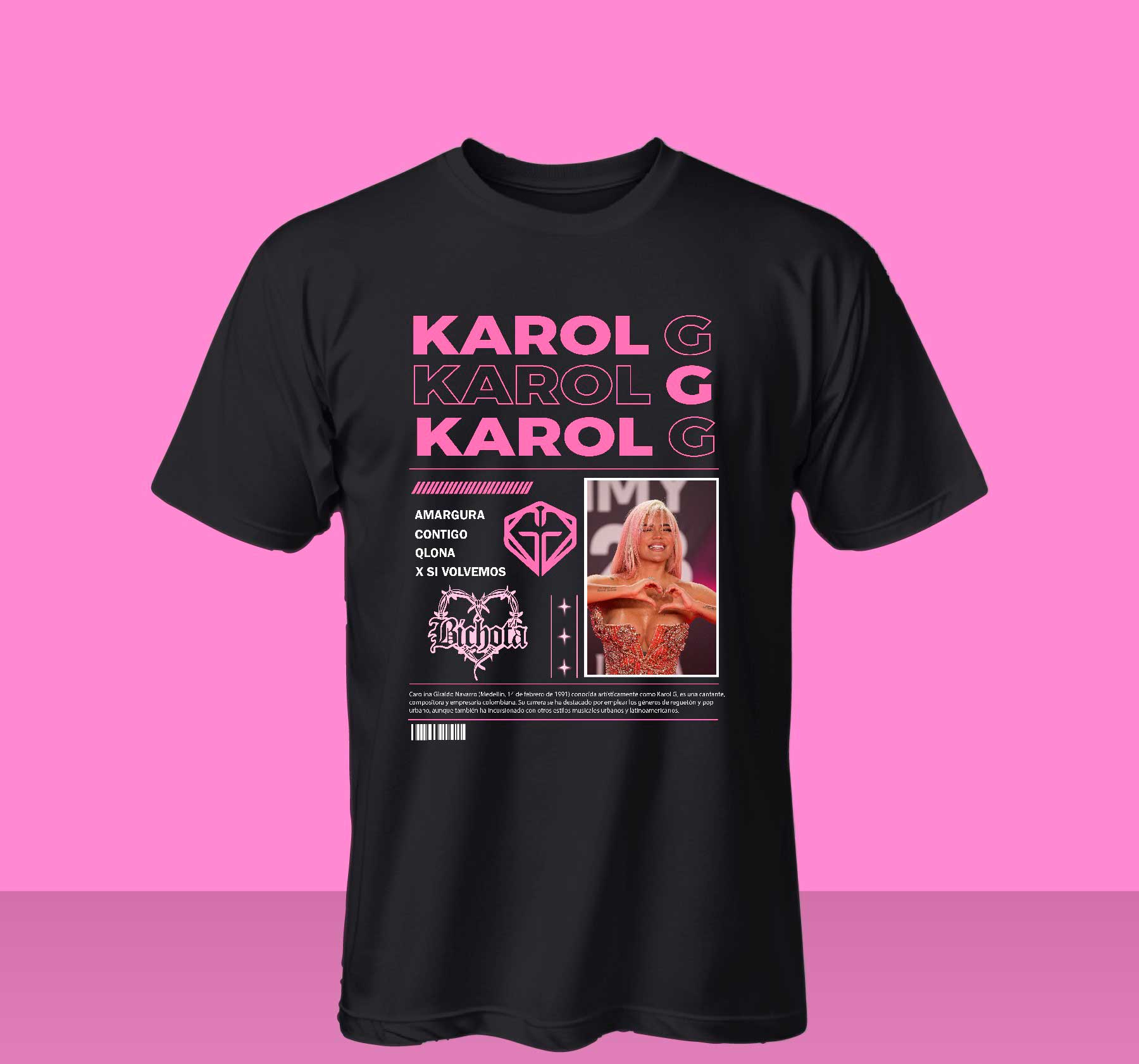 Camiseta Karol G con diseño vintage, fotografía de la cantante colombiana y referencias a algunas de sus canciones más populares.