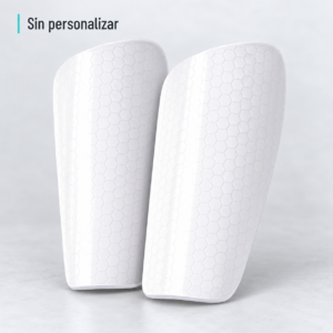 Vista delantera de las espinilleras en blanco para sublimación, sin personalizar